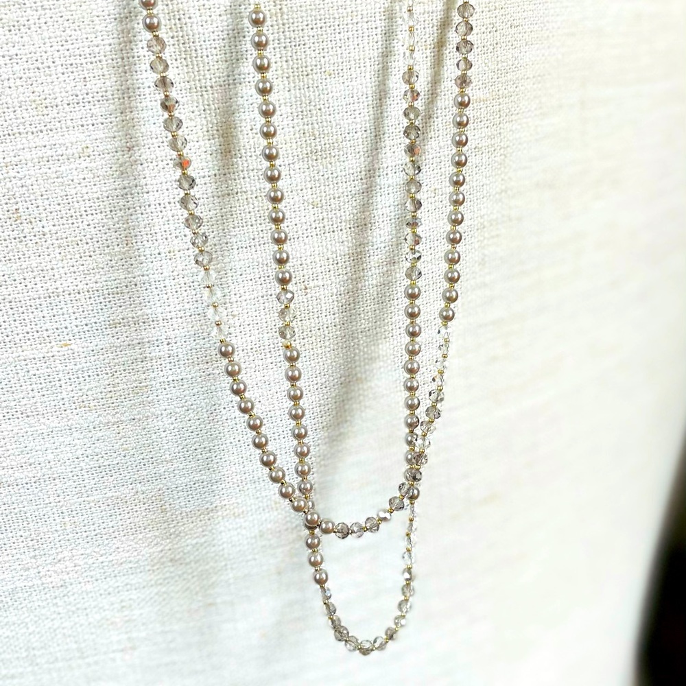 Ann Taylor sparkly+pearly long gray necklace